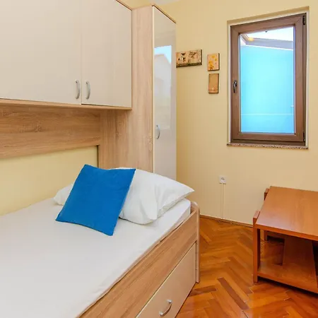 Family Friendly House With A Parking Space Privlaka, Zadar - 23633 * Privlaka (Zadar)